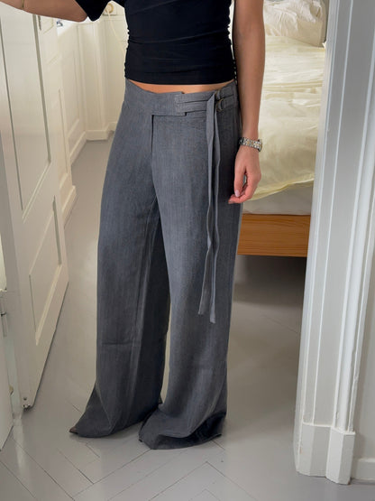 Ronya trousers with belt – Grey