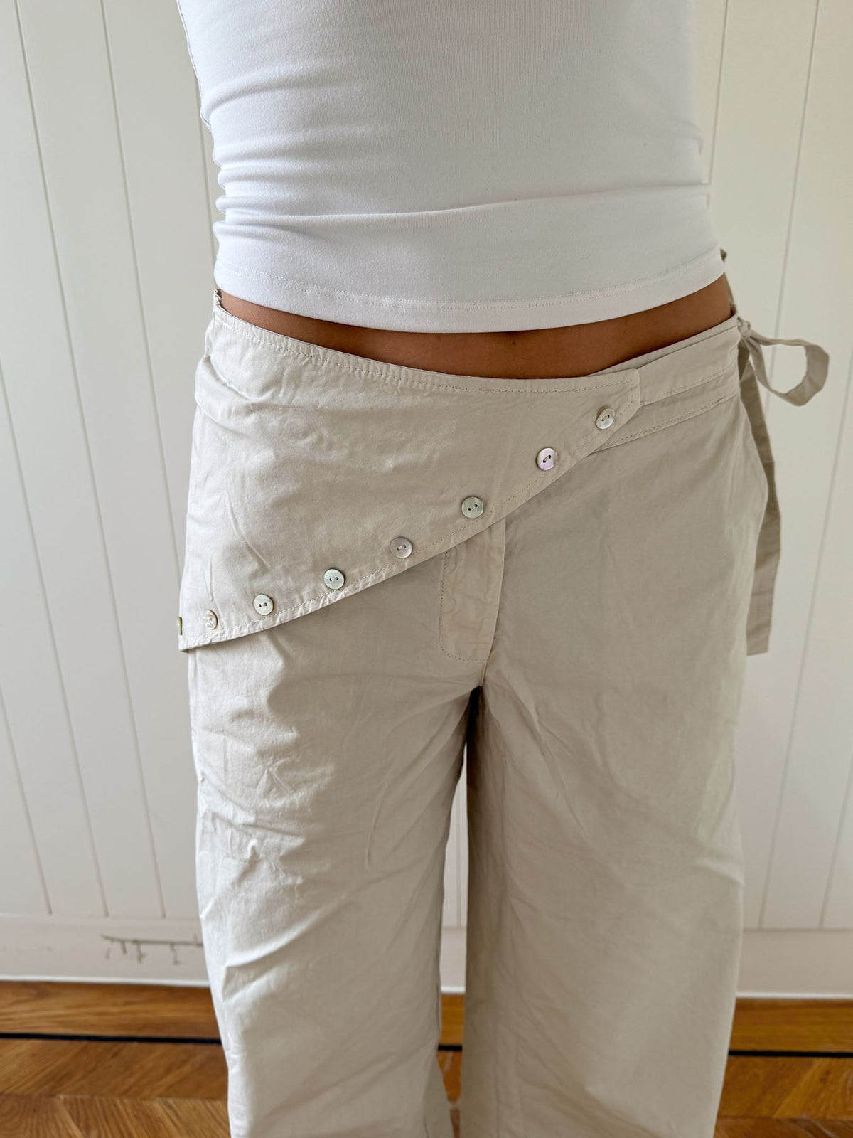 Scandivv trousers with details – Beige