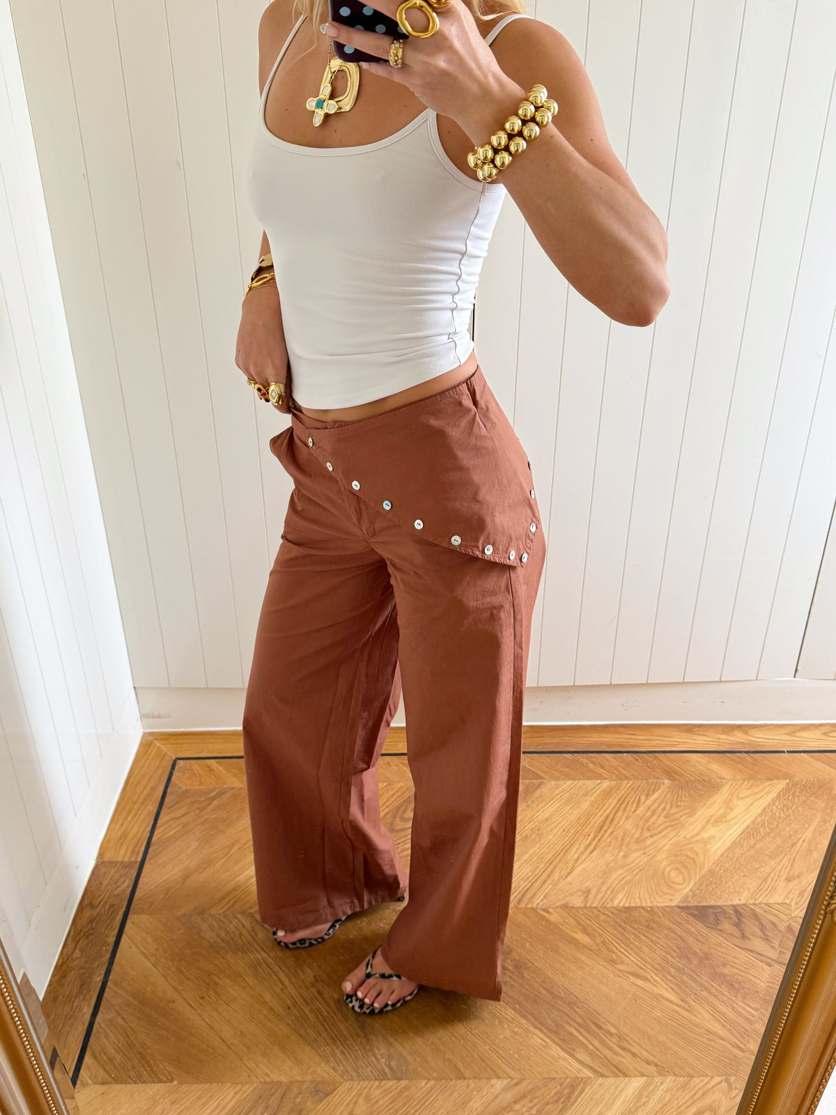 Scandivv trousers with details - Rust