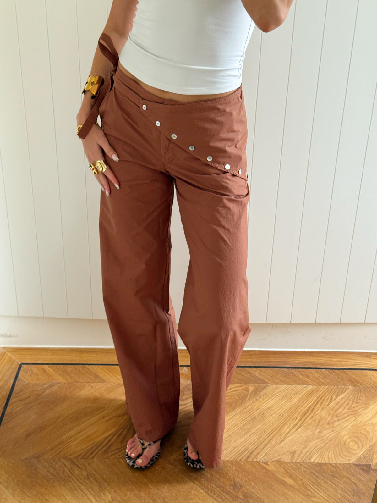 Scandivv trousers with details - Rust