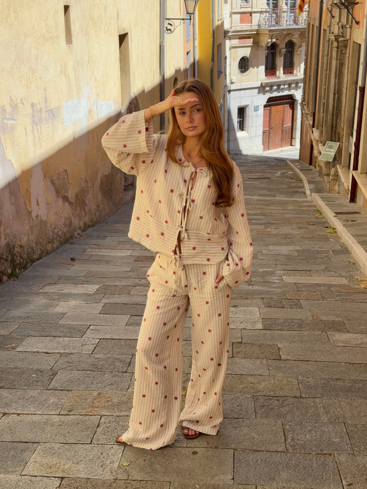 Mireille trousers with sun pattern – Beige/red